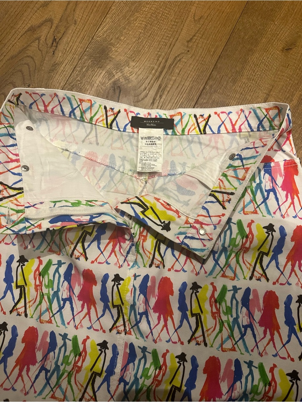 Weekend Max Mara White Mini Skirt with Multicolor Silhouette Print